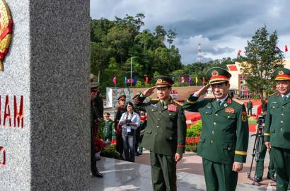 Giao lưu quốc phòng biên giới Việt Nam-Lào: Tín hiệu tích cực thúc đẩy phát triển hạ tầng và bất động sản khu vực biên giới