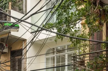 Những Đường Cong Mềm Mại Tạo Dấu Ấn Riêng Cho Nhà Mặt Ngõ Hiện Đại