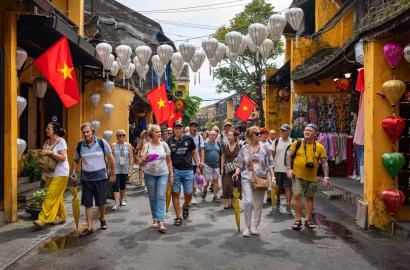 Việt Nam Hút Khách Tây Ban Nha Mùa Hè 2026: Cơ Hội Mới Cho Thị Trường Bất Động Sản Cao Cấp