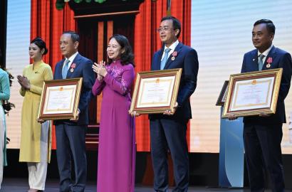 Vietnam Airlines nhận Huân chương Lao động hạng Ba: Tín hiệu tích cực cho phát triển hạ tầng và bất động sản hàng không