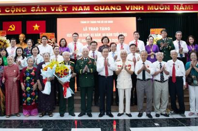 Ý nghĩa Huy hiệu Đảng trong bối cảnh phát triển bền vững và đầu tư bất động sản tại TP.HCM